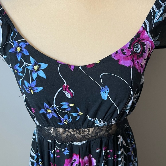 Like new Express floral sundress with lace panels - Picture 2 of 8
